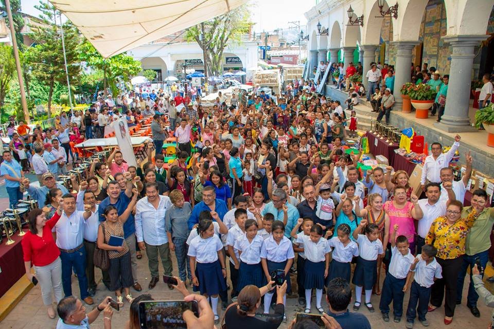 Cabildo de Tlapa entrega apoyos educativos 2 de abril de 2019